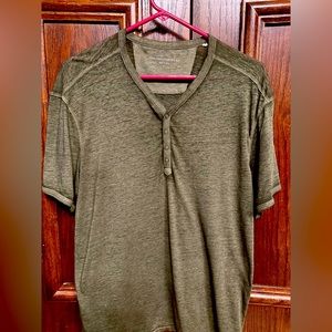 John Varvatos Y-Neck shirt. Super soft, 60% cotton 40% polyester.